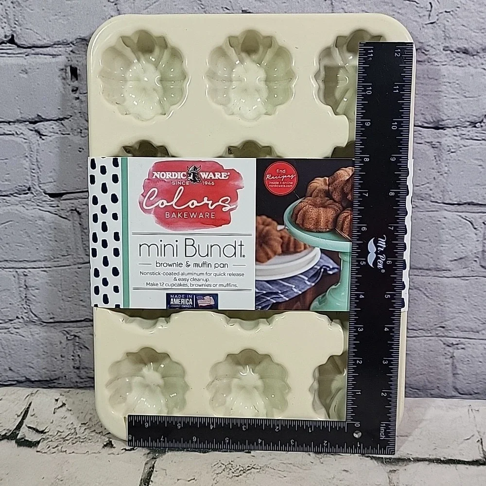 Nordic Ware‎ 12 Cup Mini Bundt Pan Brownies Muffins USA Made New